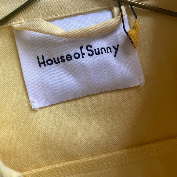 Yelllow size 2 fits like an xs - Picture 5 of 6